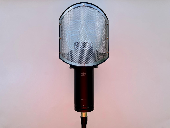 Aston Stealth Microphone, by Charles Van Deursen, www.InTuneWithYou.com Aston Stealth Microphone, by Charles Van Deursen, www.InTuneWithYou.com